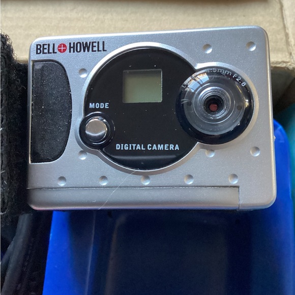 Vintage Bell and Howell Digital Camera, Mini size, BH-KC640 - Picture 4 of 6